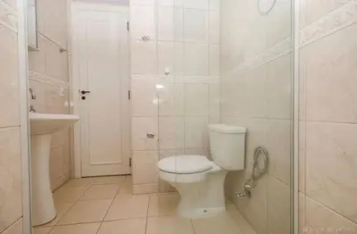 Uma casa de banho em Apartamento no Centro de Bombinhas Prédio na avenida Principal - ao lado de comércio em geral