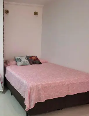 Uma cama ou camas num quarto em Residencial Chalés Rota do Sol Bombinhas - com cozinha