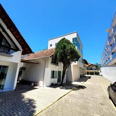 O edifício onde o apartamento está situado
