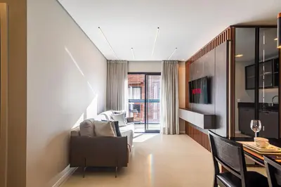 Uma televisão e/ou sistema de entretenimento em VLML031 - Studio decorado e moderno com garagem