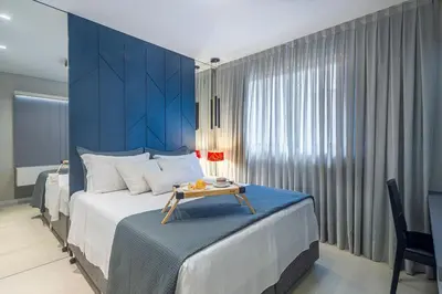 Uma cama ou camas num quarto em VLML031 - Studio decorado e moderno com garagem