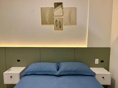 A planta de Lindo Apartamento com piscina em Bombas / SC