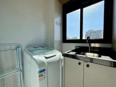 A planta de Lindo Apartamento com piscina em Bombas / SC