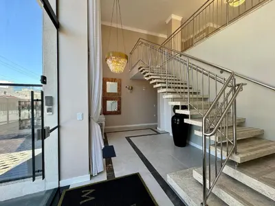 A planta de Lindo Apartamento com piscina em Bombas / SC
