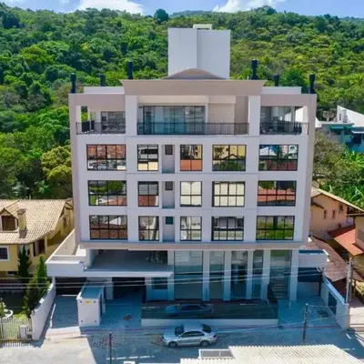 Lindo Apartamento com piscina em Bombas / SC