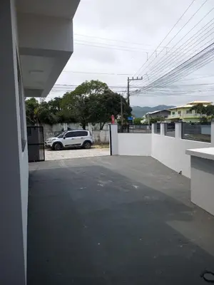 A planta de Casa 200m da praia, 8 pessoas, piso inferior