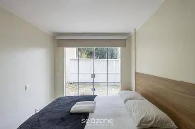 Uma cama ou camas num quarto em Apto 3Q c/ Churrasq. a 290m da Praia PIC0125