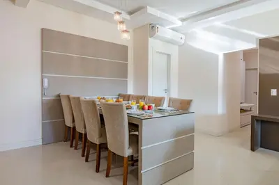 A cozinha ou kitchenette de Ampla Cobertura pertinho da Praia de Bombinhas