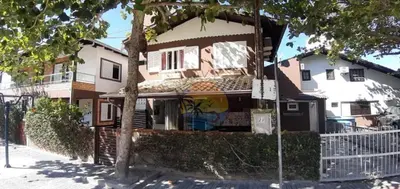 A planta de Linda Casa com 03 Dormitórios - 30 Metros até até a Praia