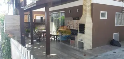 A planta de Linda Casa com 03 Dormitórios - 30 Metros até até a Praia