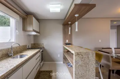 A cozinha ou kitchenette de Apto Vista Mar c/ Churrasq. em Bombinhas - LGA0201