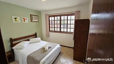 Uma cama ou camas num quarto em Jardim das Gales Bombinhas