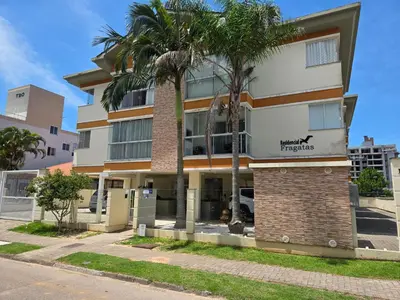 O edifício onde o apartamento está situado