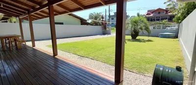 Um jardim no exterior de Chalé na praia