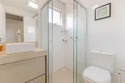 Uma casa de banho em Excelente Localização a 200 Metros da Praia de Bombinhas