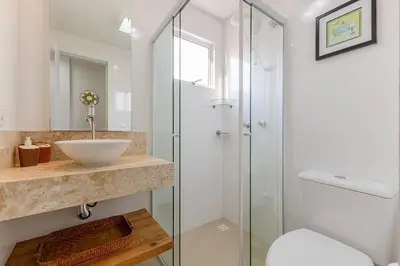 Uma casa de banho em Excelente Localização a 200 Metros da Praia de Bombinhas