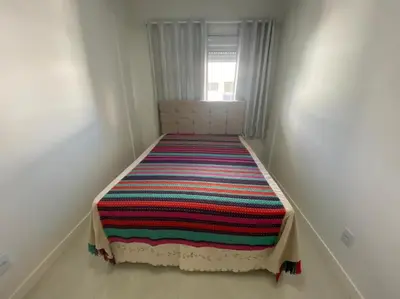 Uma cama ou camas num quarto em Cód 47 - Excelente apartamento, bem equipado e decorado