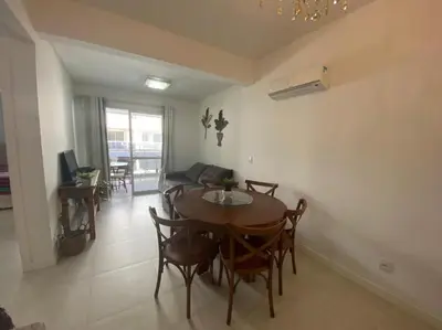 Uma área de estar em Cód 47 - Excelente apartamento, bem equipado e decorado