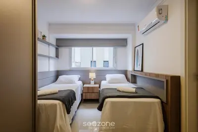Uma cama ou camas num quarto em Apto 3Q sofisticado apenas 200m da praia SEO0702