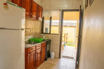 A cozinha ou kitchenette de Casa 100m da praia, 10 pessoas, 3 quartos ,,
