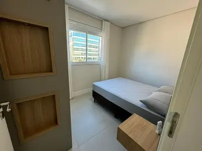 Uma cama ou camas num quarto em Cód 75 - Apto com 3 dormitórios no Millenium