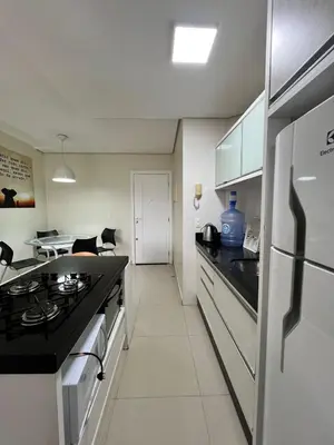A cozinha ou kitchenette de Apto Praia do Sol - 6 pessoas - Bombas