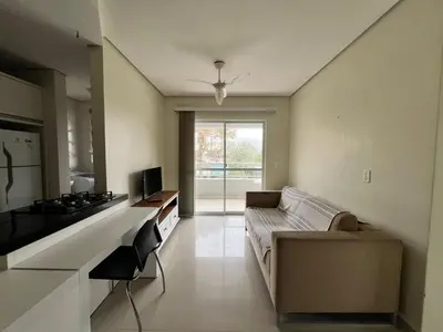 Uma televisão e/ou sistema de entretenimento em Apto Praia do Sol - 6 pessoas - Bombas
