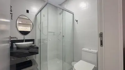 Uma casa de banho em 570 - Lindo Flat á 350m da praia de Bombas
