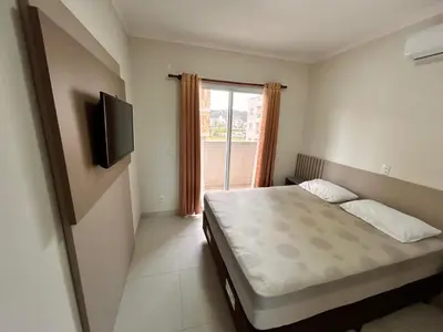 Uma cama ou camas num quarto em 572 - Apartamento 2 dormitórios na praia de Bombas