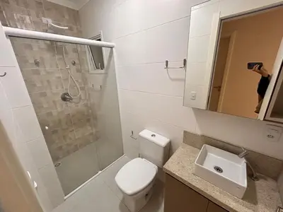 Uma casa de banho em 572 - Apartamento 2 dormitórios na praia de Bombas