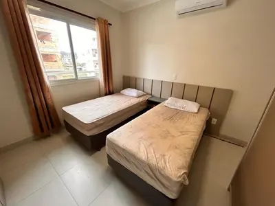 Uma cama ou camas num quarto em 572 - Apartamento 2 dormitórios na praia de Bombas