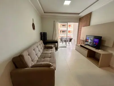 Uma televisão e/ou sistema de entretenimento em 572 - Apartamento 2 dormitórios na praia de Bombas