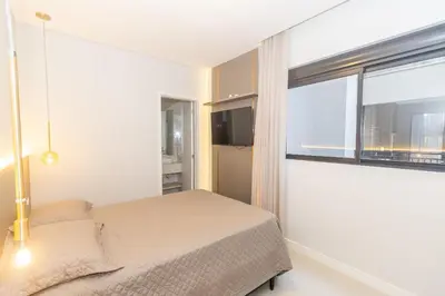 Uma cama ou camas num quarto em 107A - Apartamento a poucos metros do mar em Bombas