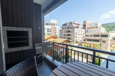 Uma varanda ou terraço em 107A - Apartamento a poucos metros do mar em Bombas