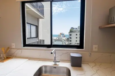 A planta de 115F - 3 quartos a 100m da Praia de Bombas