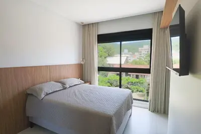 Uma cama ou camas num quarto em 115F - 3 quartos a 100m da Praia de Bombas