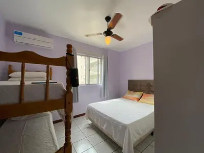 Uma cama ou camas num quarto em 324 - Apartamento confortável na praia de Bombas