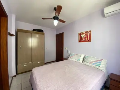Uma cama ou camas num quarto em 324 - Apartamento confortável na praia de Bombas