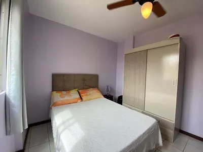 Uma cama ou camas num quarto em 324 - Apartamento confortável na praia de Bombas