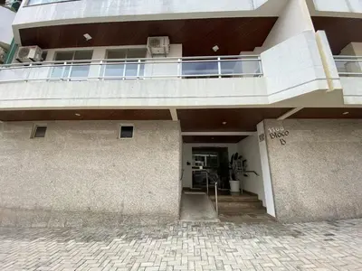 O edifício onde o apartamento está situado