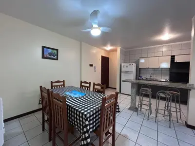 A cozinha ou kitchenette de 324 - Apartamento confortável na praia de Bombas