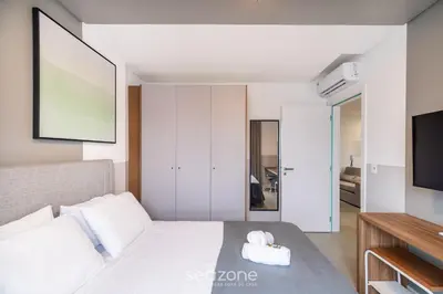 Uma televisão e/ou sistema de entretenimento em MHF II - Apts Variados em Prédio com Vista para o Mar em Itapema