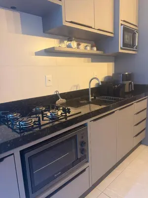 A cozinha ou kitchenette de Apartamento completo novo, praia de Bombas com piscina aquecida