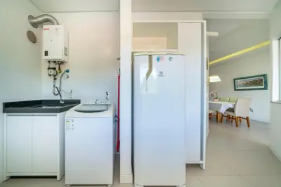 A cozinha ou kitchenette de A42 - Águas Azuis - Apto 402 bl 02