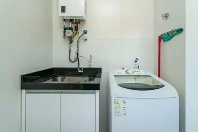 A cozinha ou kitchenette de A42 - Águas Azuis - Apto 402 bl 02