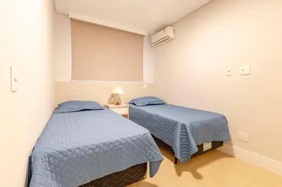 Uma cama ou camas num quarto em Localização Privilegiada Apartamento a 200m da Praia