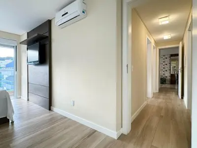 Uma televisão e/ou sistema de entretenimento em Amplo apartamento em Palmas - GCR002