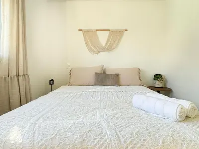 Uma cama ou camas num quarto em Brisa de Palmas - Res. Maria Eduarda - GCR003