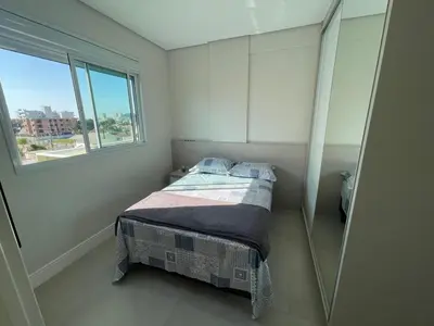 Uma cama ou camas num quarto em Cód 70 - Apartamento á 280m do mar