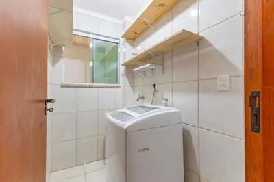 A planta de Confortável Apartamento a Poucos Minutos da Praia
